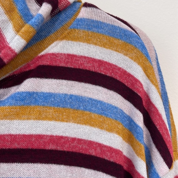 SO Women’s Tops sweater with hoodie size large - Picture 2 of 9